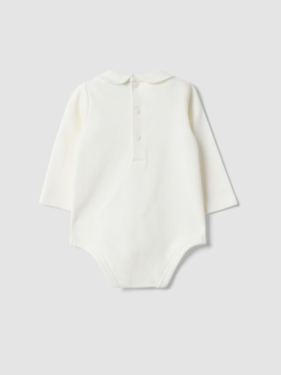 Wei&szlig;er Baby-Body aus reiner Bio-Baumwolle mit Kragen und Winnie‑the‑Pooh-Print_1