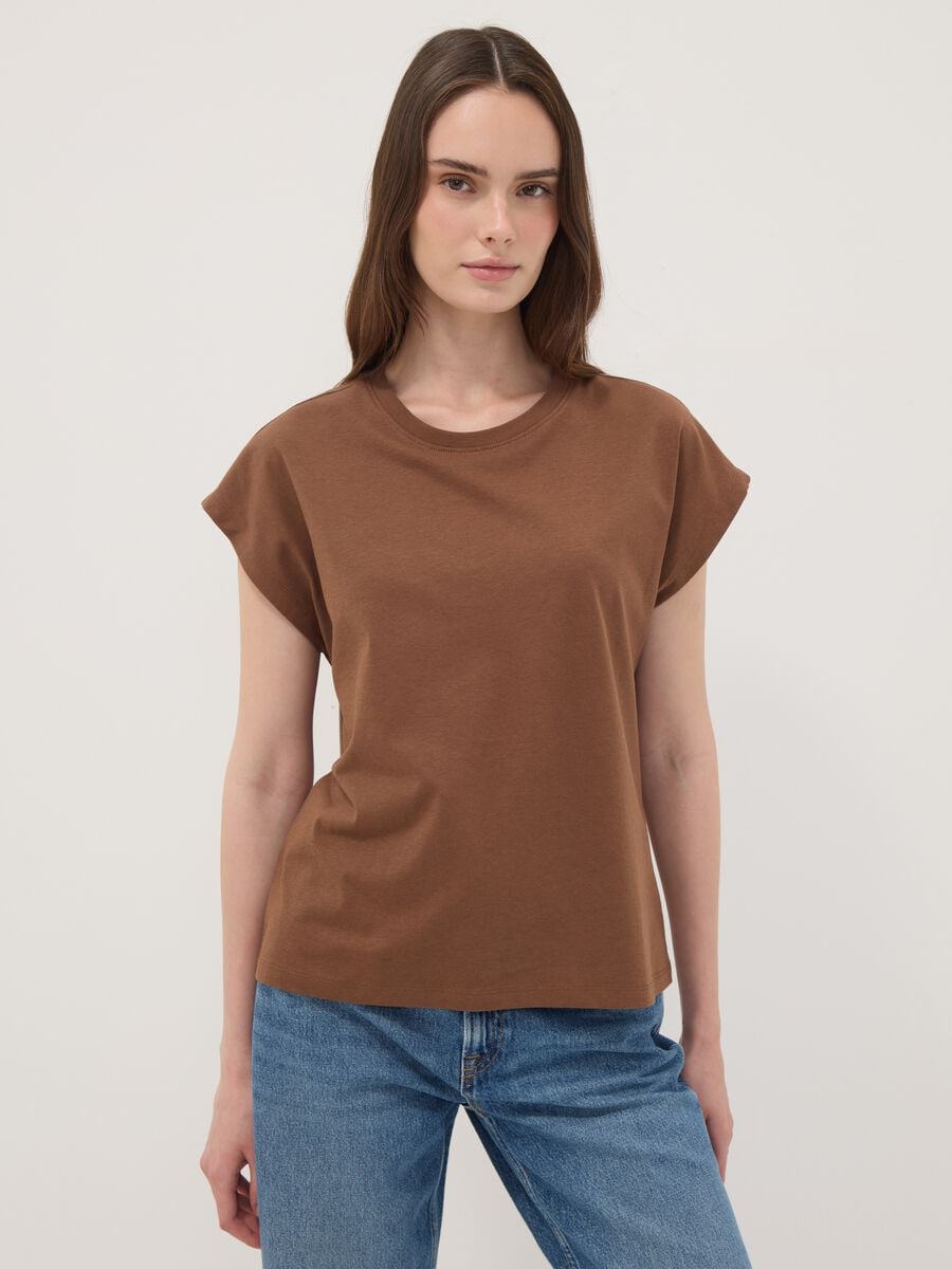 &Kappa;&alpha;&phi;έ T-shirt &alpha;&pi;ό 100% &beta;&alpha;&mu;&beta;ά&kappa;&iota; &mu;&epsilon; &kappa;&omicron;&nu;&tau;ό &mu;&alpha;&nu;ί&kappa;&iota;, regular fit_0