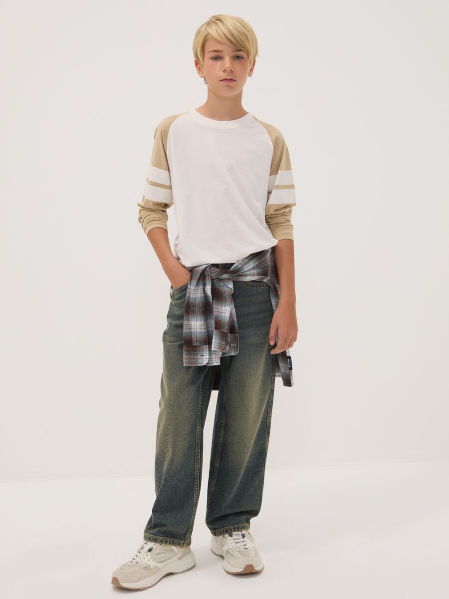 Blaue Skater-Fit-Jeans aus reiner Baumwolle_0