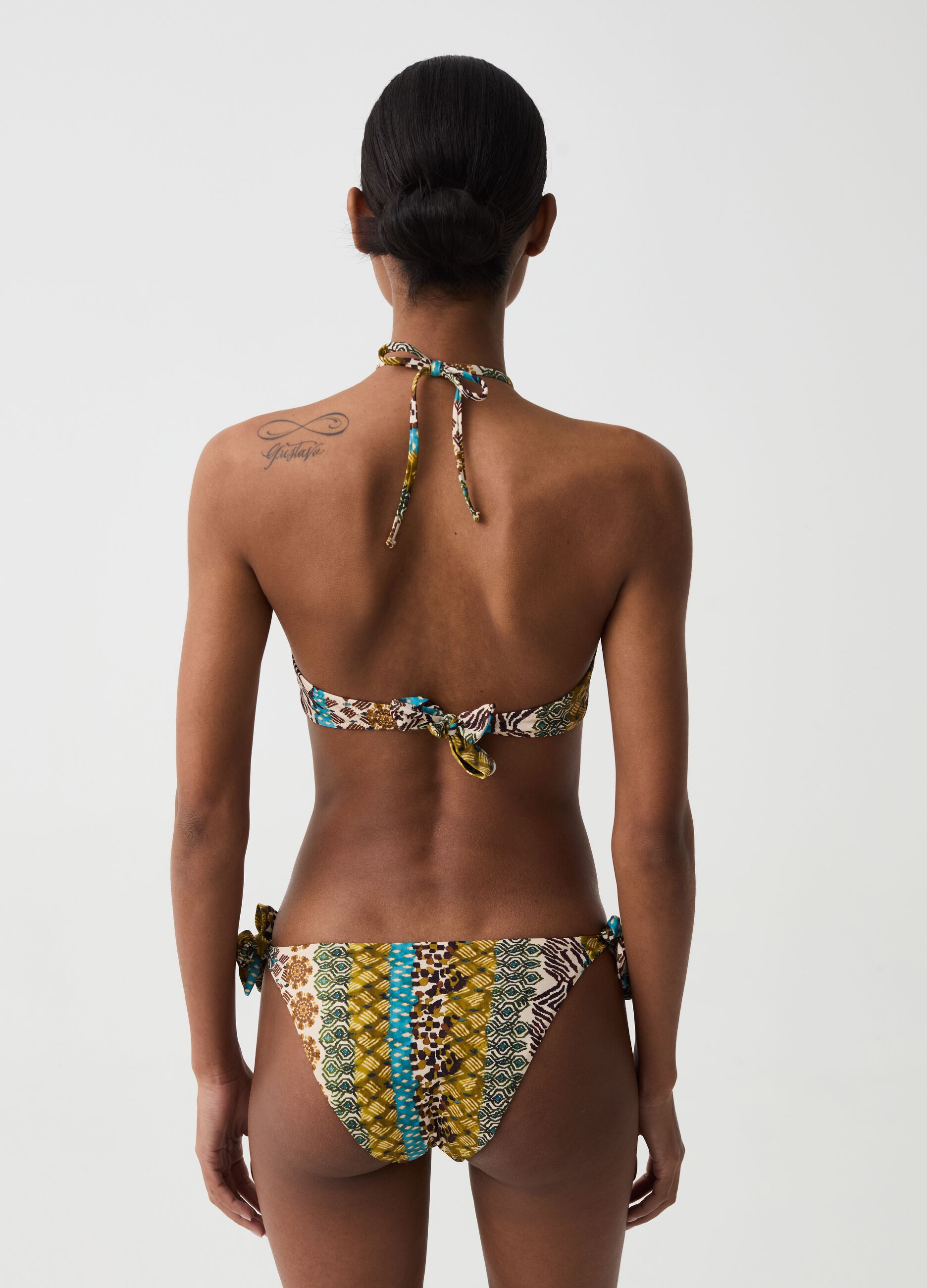 Top bikini a fascia con stampa etnica