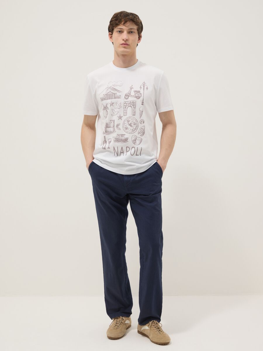 Wei&szlig;es T-Shirt aus reiner Baumwolle mit Frontprint, Regular Fit_1