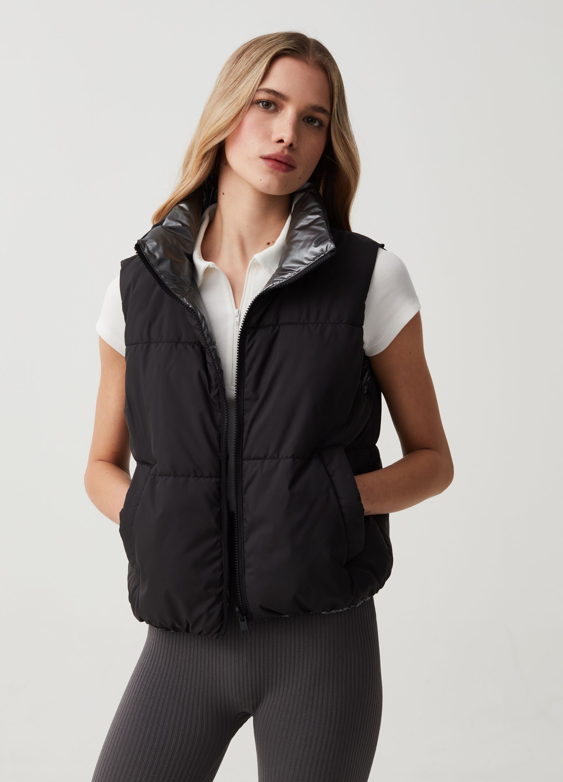 Reversible ultralight gilet with high neck