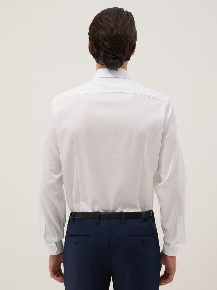 Camisa Blanca Slim Fit de Manga Larga en Puro Algod&oacute;n_2