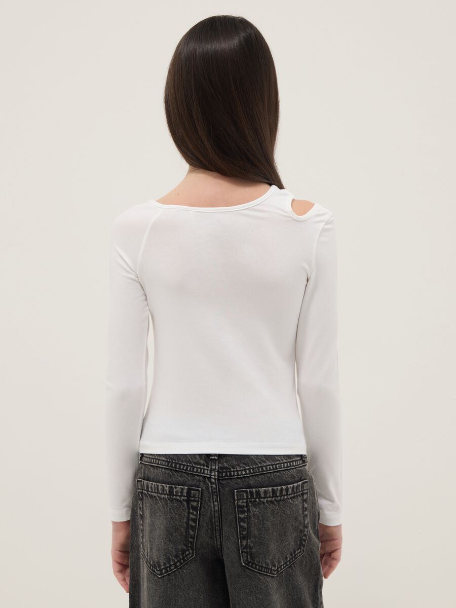 White cotton blend slim fit boat neck top for girls_1