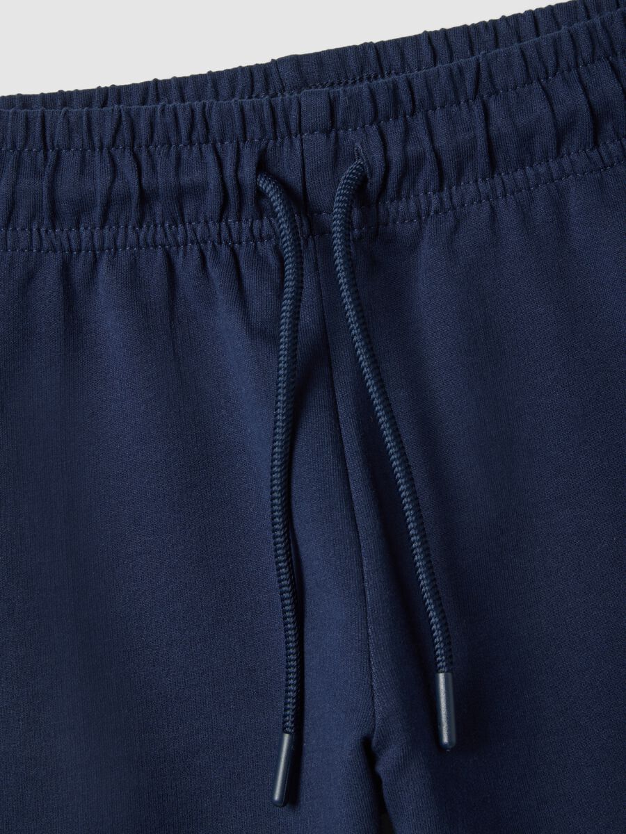 Regul&auml;r geschnittene blaue Shorts aus reiner Baumwolle f&uuml;r Jungen_2