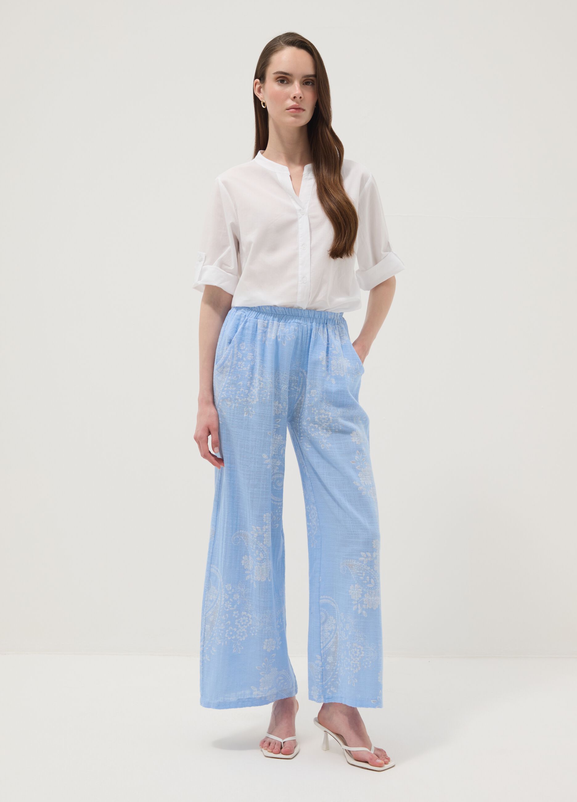 Cal&ccedil;as azul-claro largas em algod&atilde;o puro com estampado paisley &ndash; Regular fit