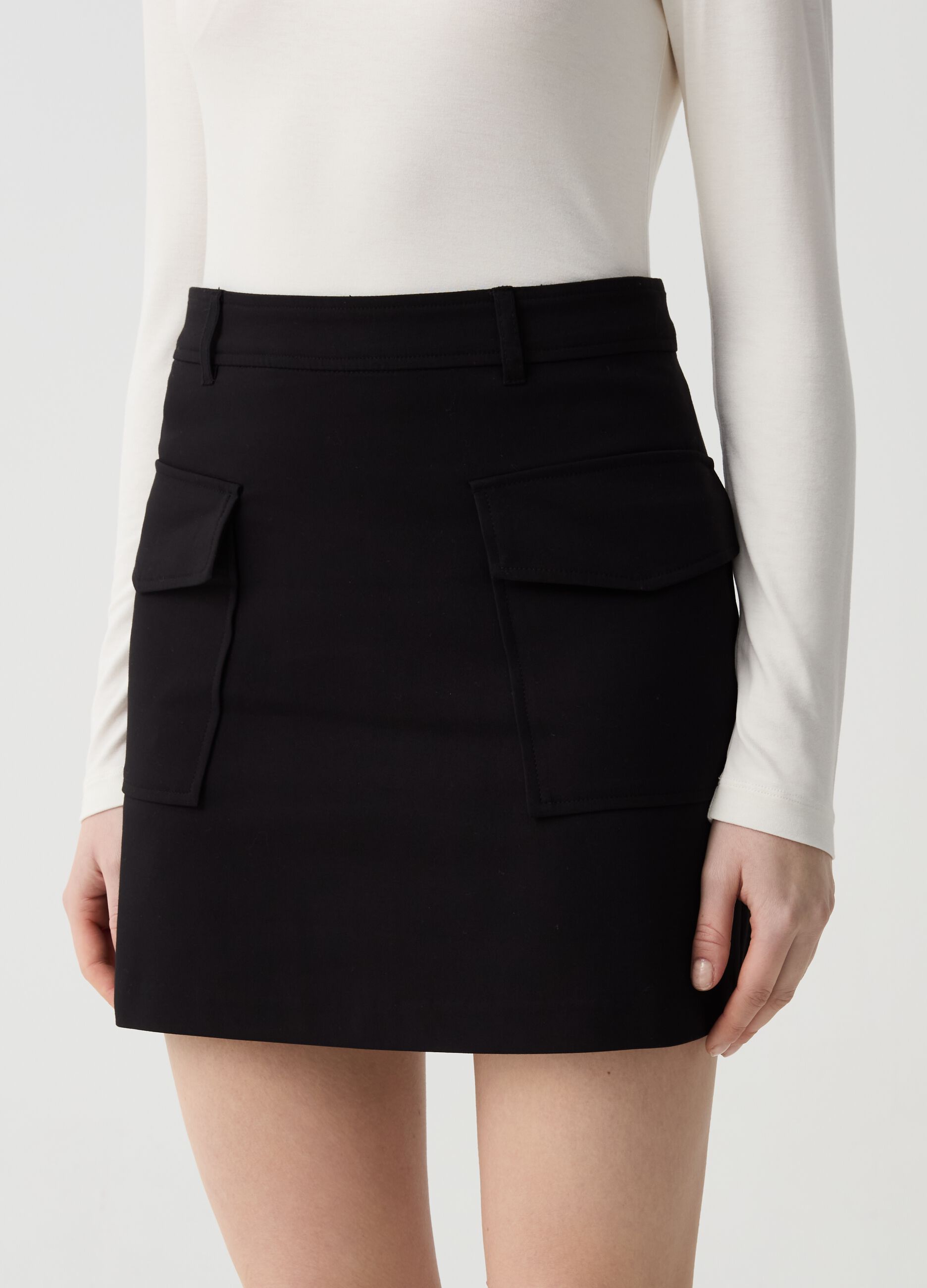 Minifalda elástica con bolsillos