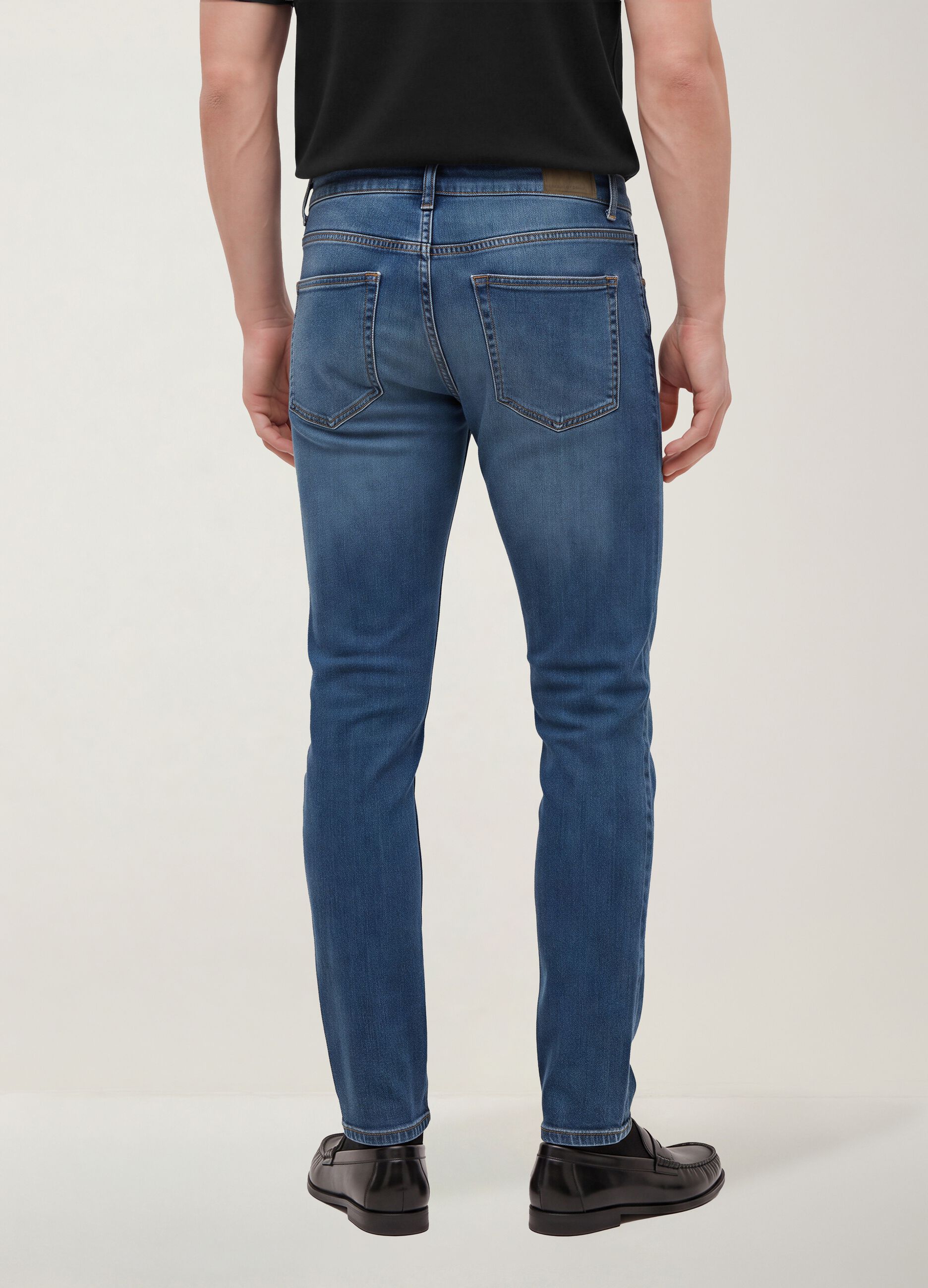 Skinny fit &tau;&zeta;&iota;&nu; denim &alpha;&pi;ό &epsilon;&lambda;&alpha;&sigma;&tau;&iota;&kappa;ό &beta;&alpha;&mu;&beta;ά&kappa;&iota;