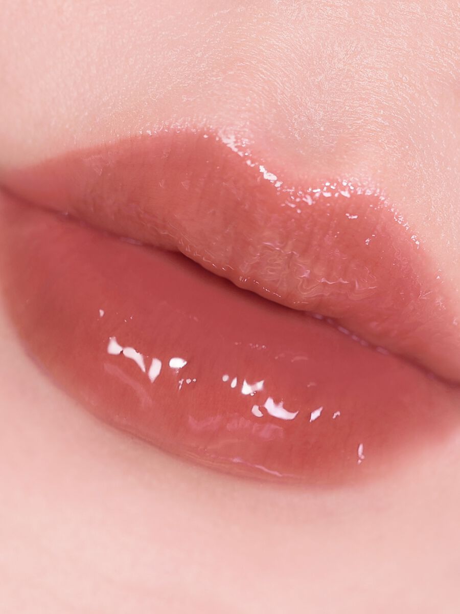 Lip tint with a fantastic glossy effect. Vibrant colour and hydrated lips for 12 hours_2