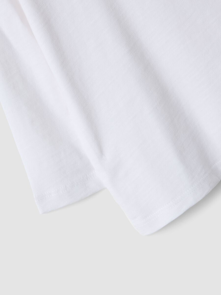 White oversized pure organic cotton T-shirt with chest pocket for boys_3