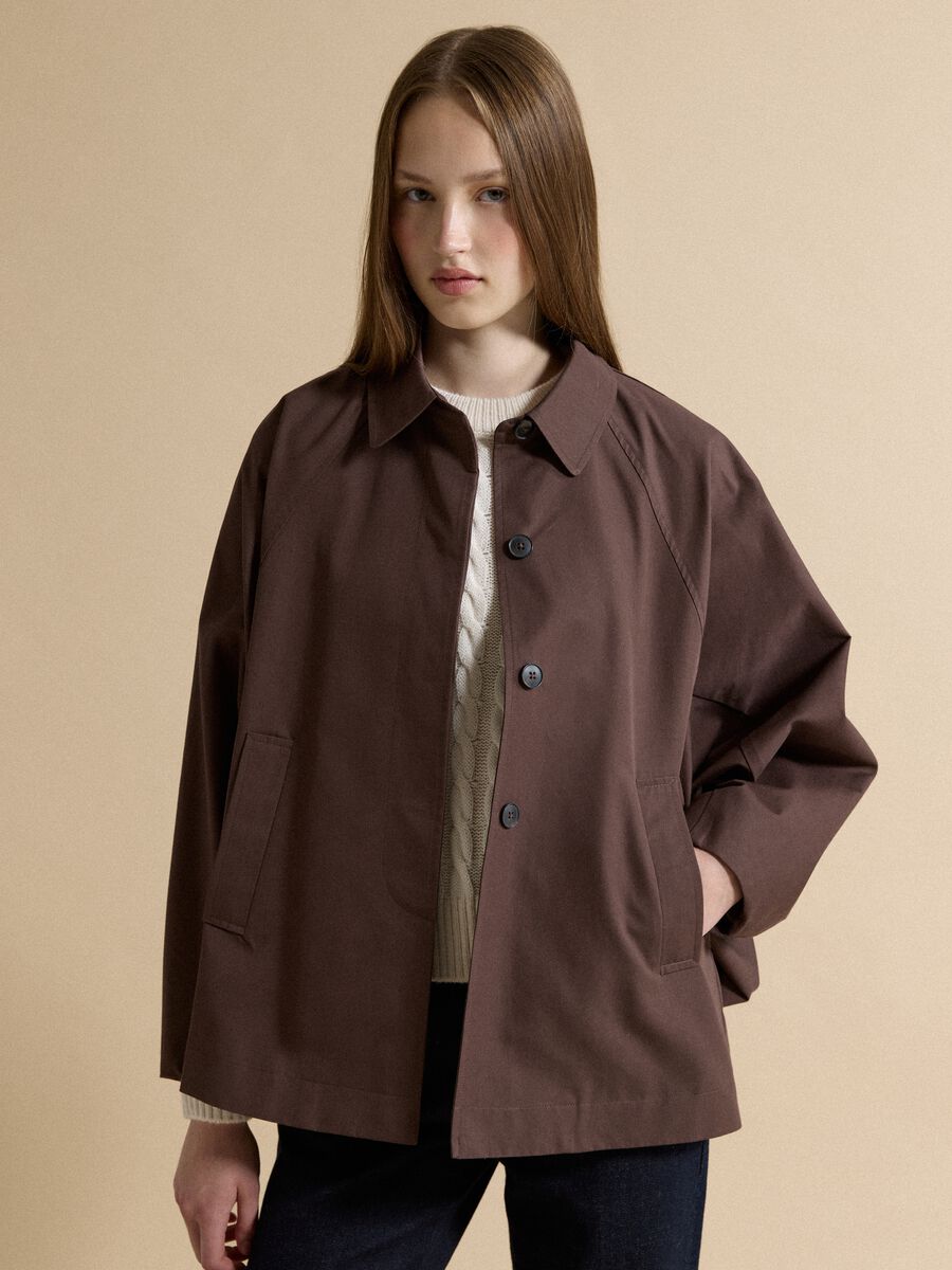 Short brown cotton-blend trench coat with shirt collar_0
