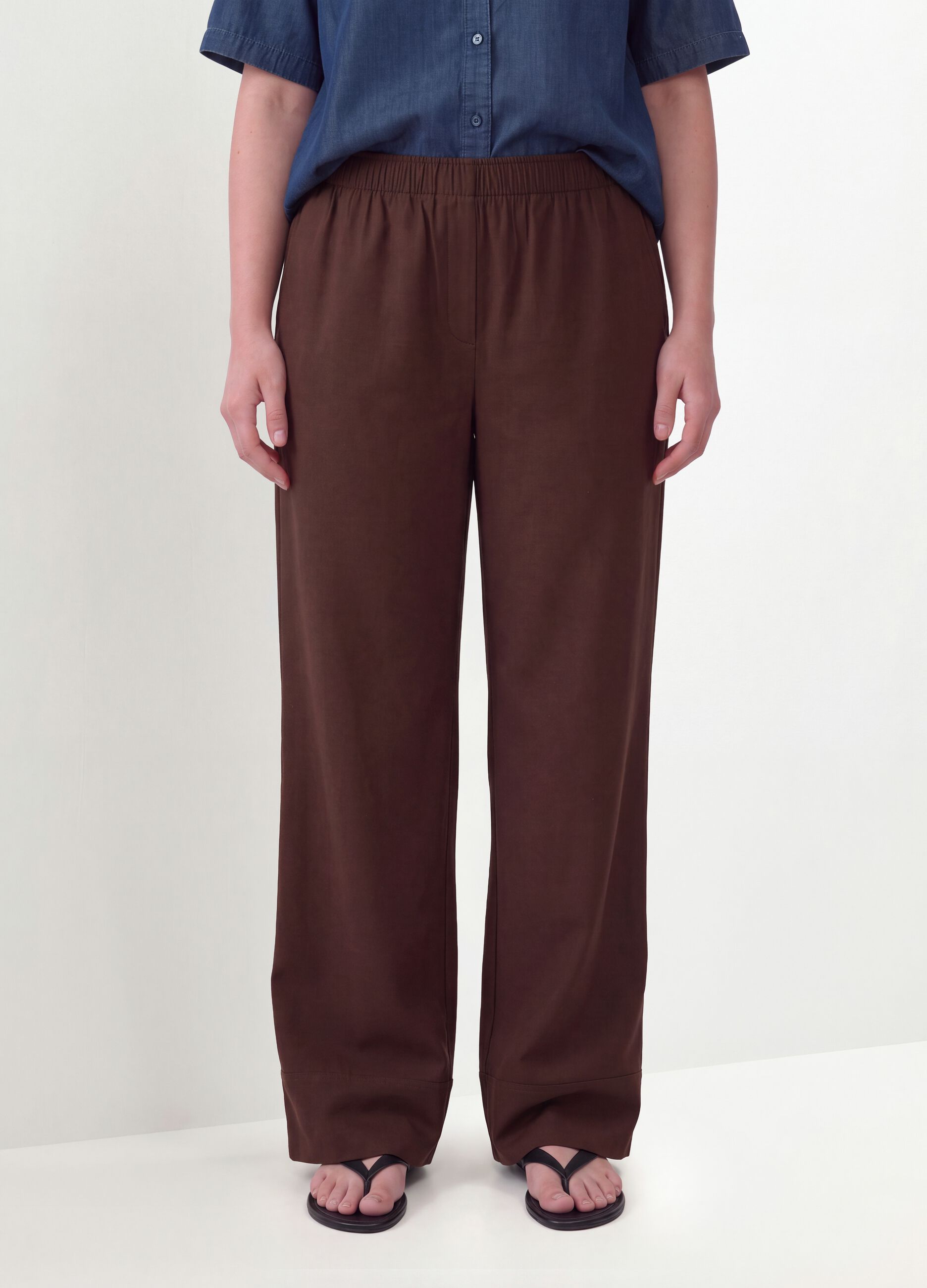 Brown wide-leg trousers in a viscose blend