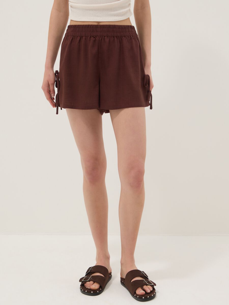 Brown viscose-linen blend shorts with elasticated waist, regular fit_1