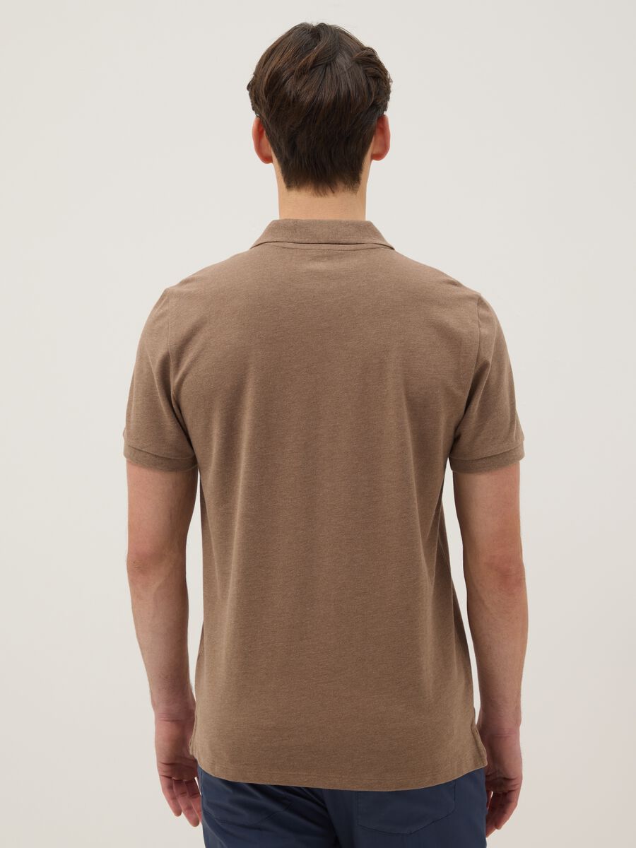 Braunes Poloshirt aus reiner Baumwolle mit kurzen &Auml;rmeln, Regular Fit_3