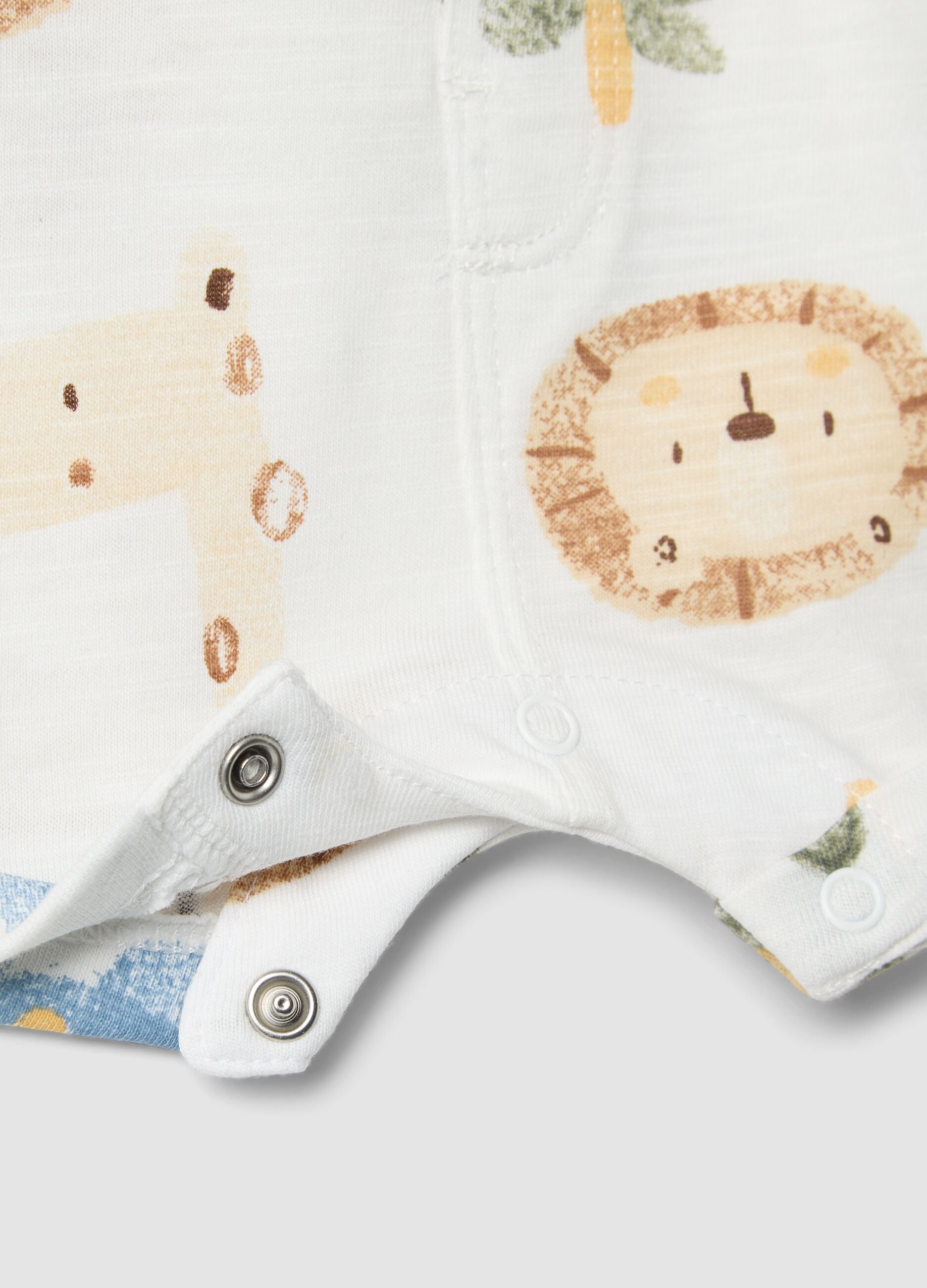 Pagliaccetto azzurro in puro cotone organico con stampa animaletti per neonato