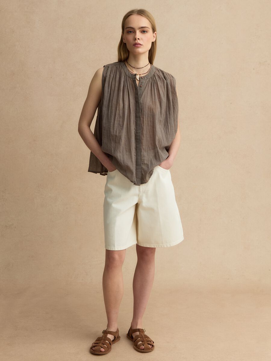 Braune &auml;rmellose Bluse aus reiner Baumwolle im Regular Fit_1