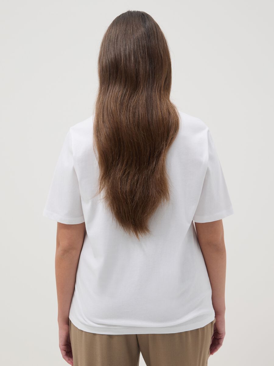 Wei&szlig;e T-Shirt aus reiner Baumwolle im Regular Fit mit Druck_3