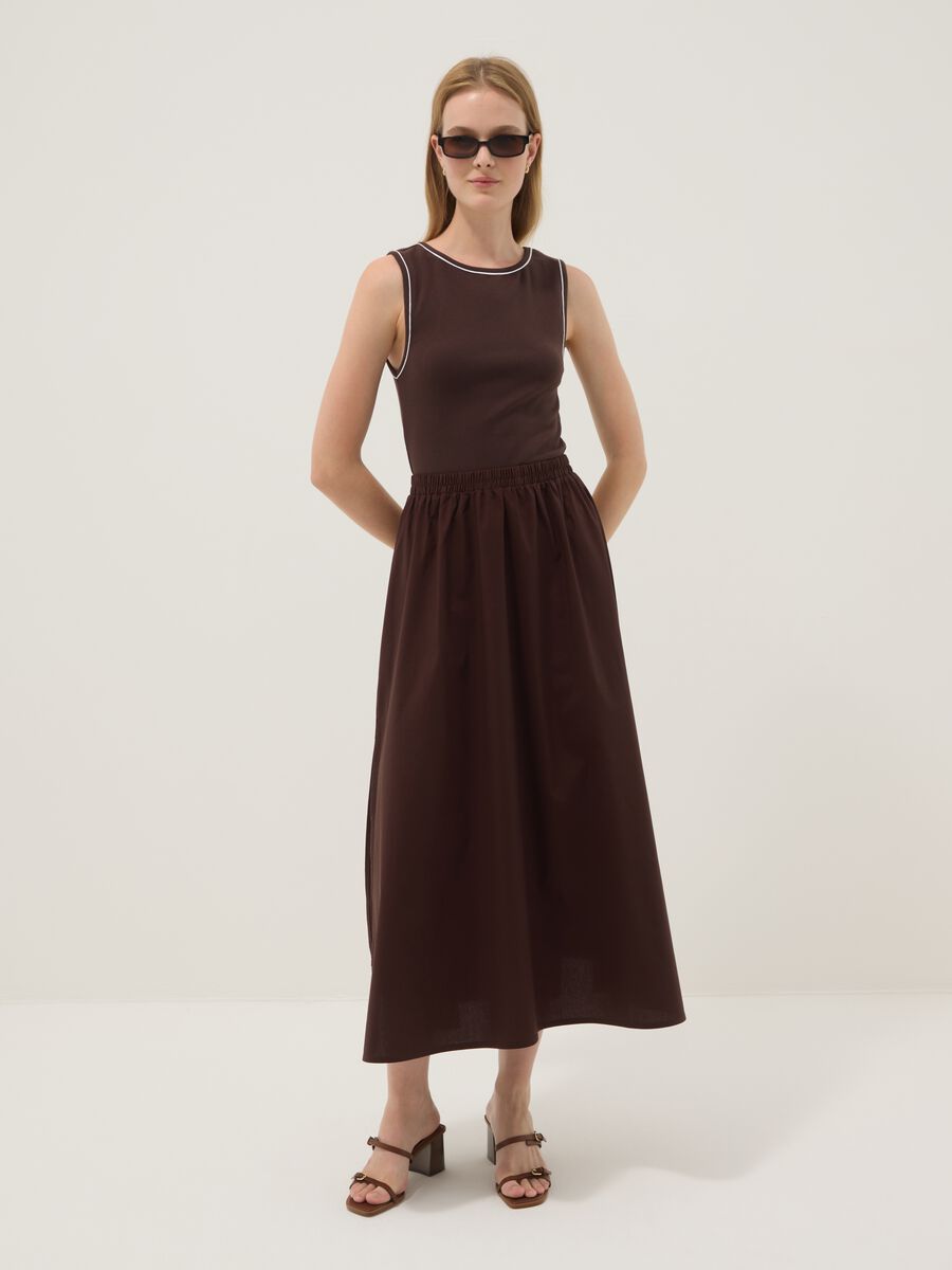 Abito marrone smanicato in cotone elasticizzato regular fit_0