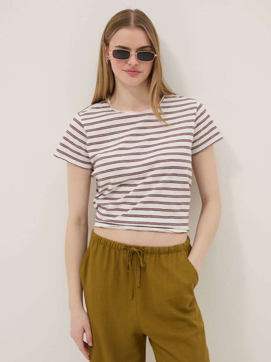 Kurzarm-T-Shirt aus reiner Baumwolle mit Multicolor-Streifen, Regular Fit_2