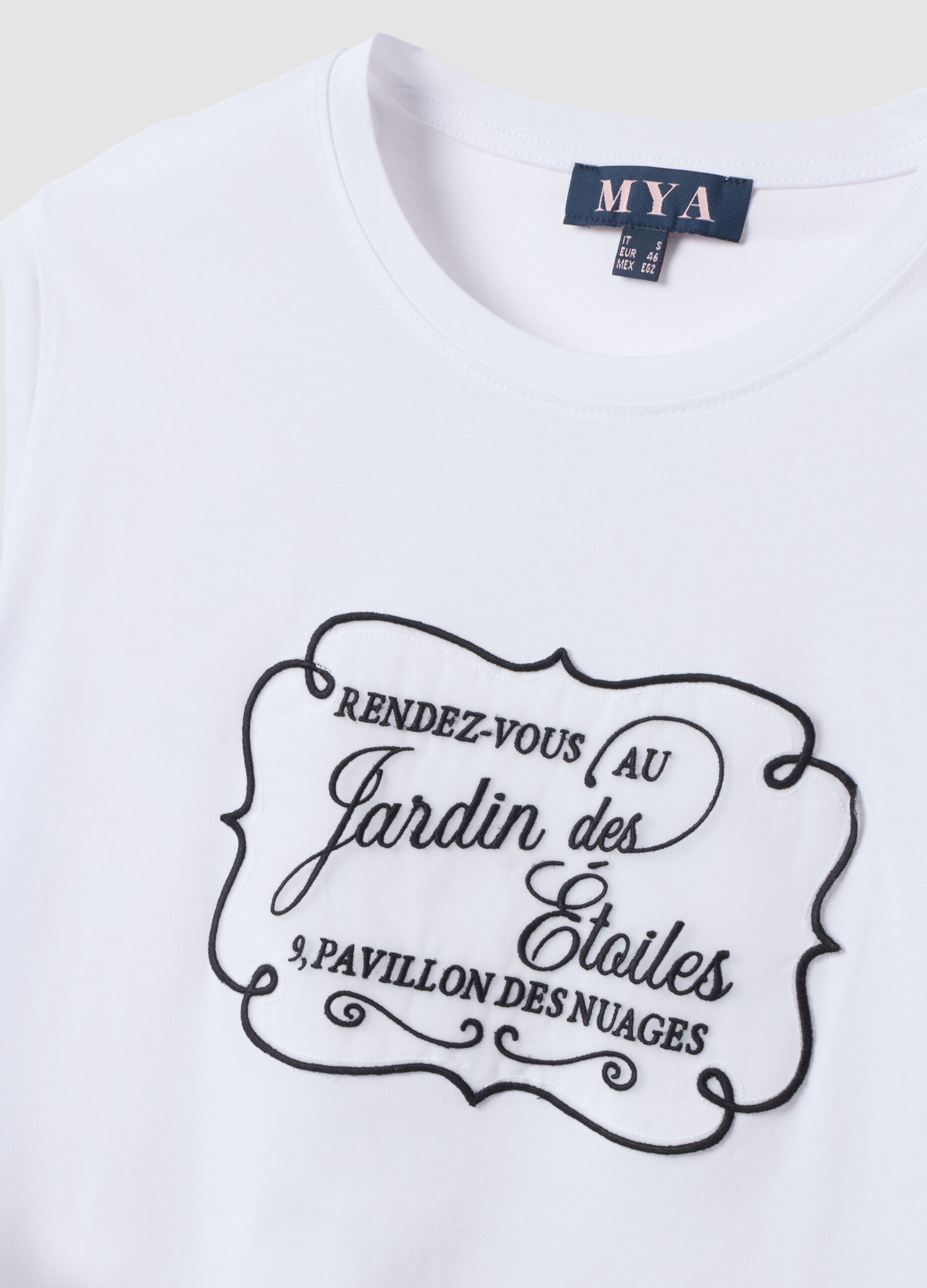 Wei&szlig;es T-Shirt aus reiner Baumwolle mit Rundhalsausschnitt und Frontprint, Regular Fit