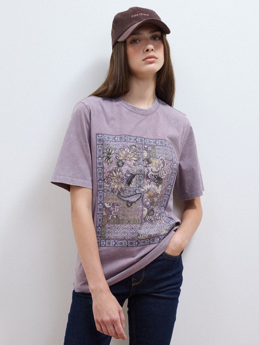 &Mu;&omega;&beta; T-shirt &alpha;&pi;ό 100% &beta;&alpha;&mu;&beta;ά&kappa;&iota; &mu;&epsilon; &phi;&lambda;&omicron;&rho;ά&lambda; &sigma;&tau;ά&mu;&pi;&alpha;, relaxed &epsilon;&phi;&alpha;&rho;&mu;&omicron;&gamma;ή_0