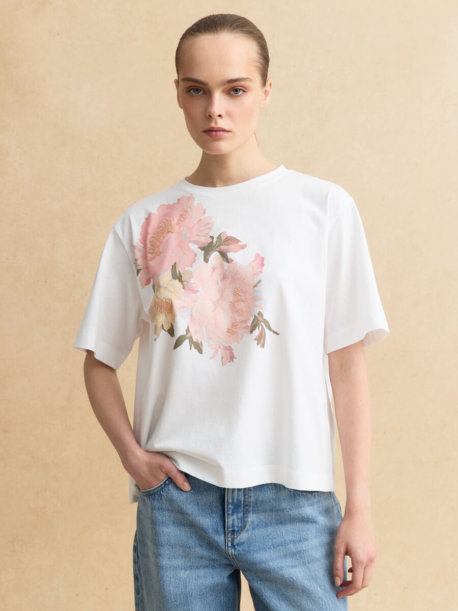 Multicolour pure cotton T-shirt with floral print in regular fit_1