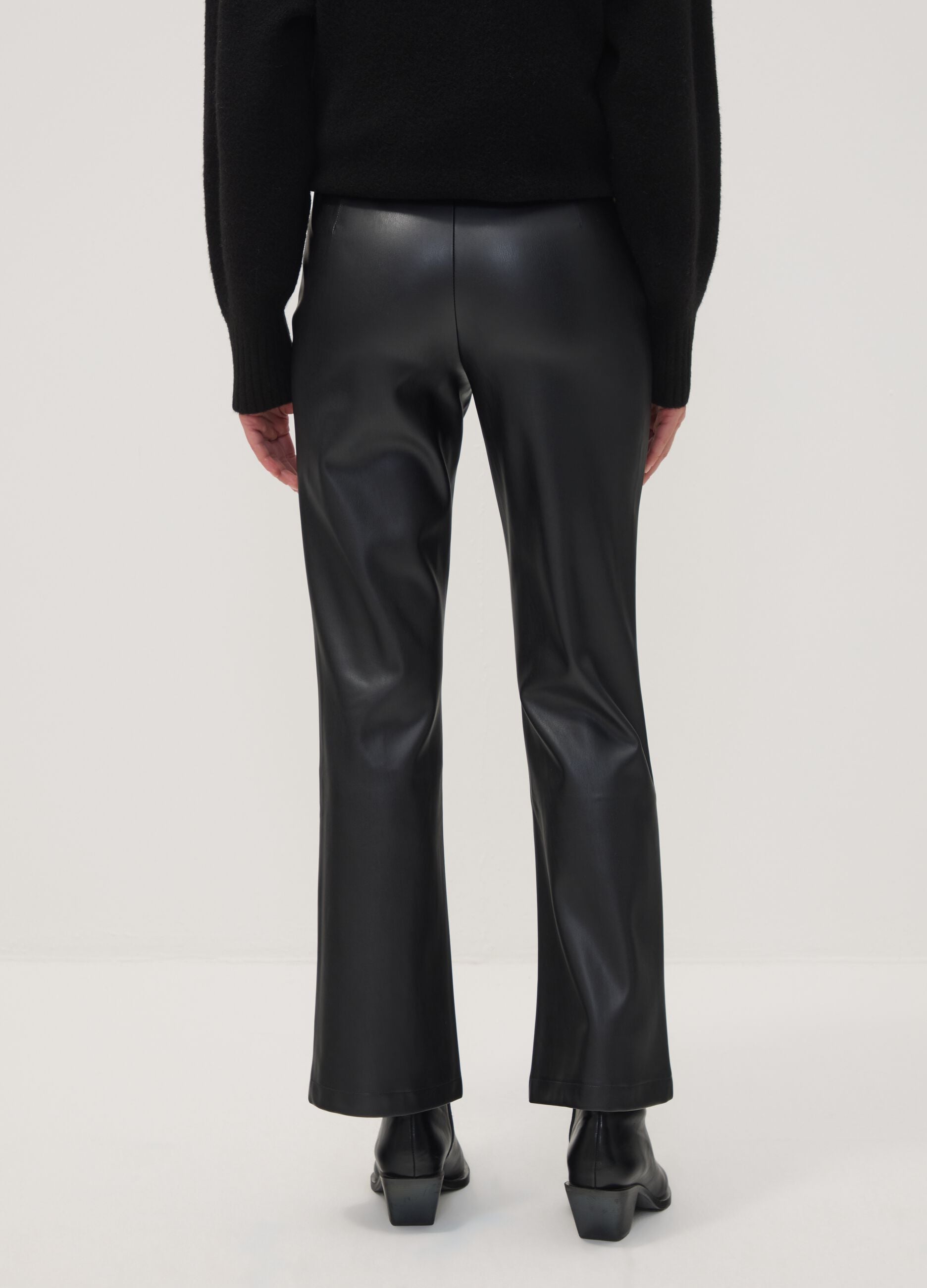 Leggings neri flare con vita regular ed elastico