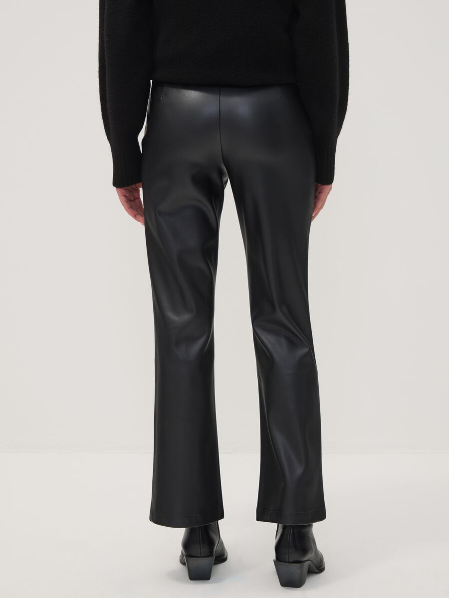 Leggings neri flare con vita regular ed elastico_3