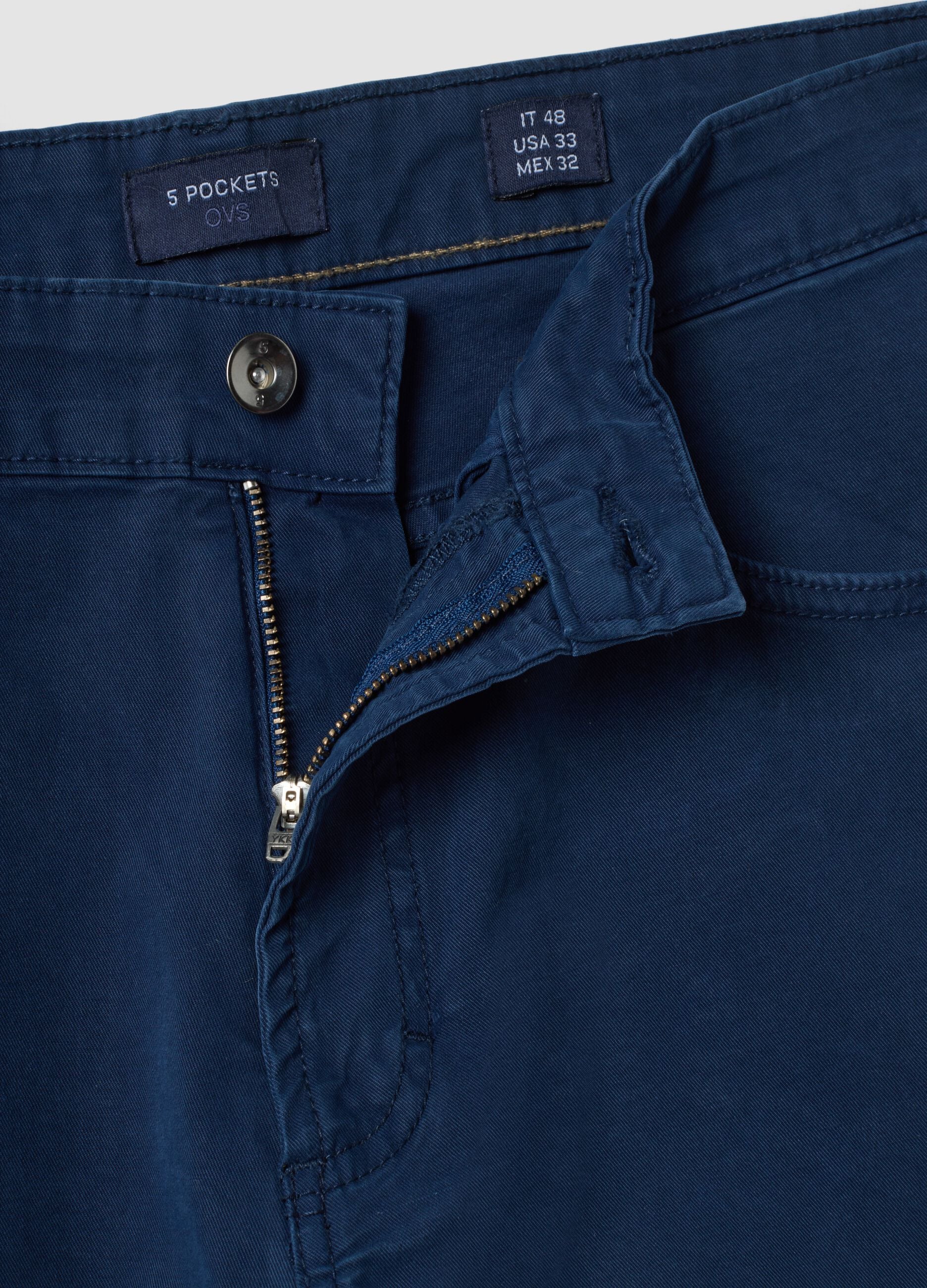 Blaue Five-Pocket-Hose aus Stretch-Baumwolle