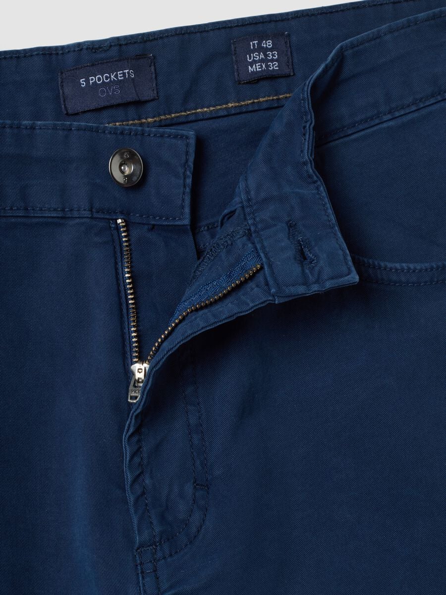 Blaue Five-Pocket-Hose aus Stretch-Baumwolle_2