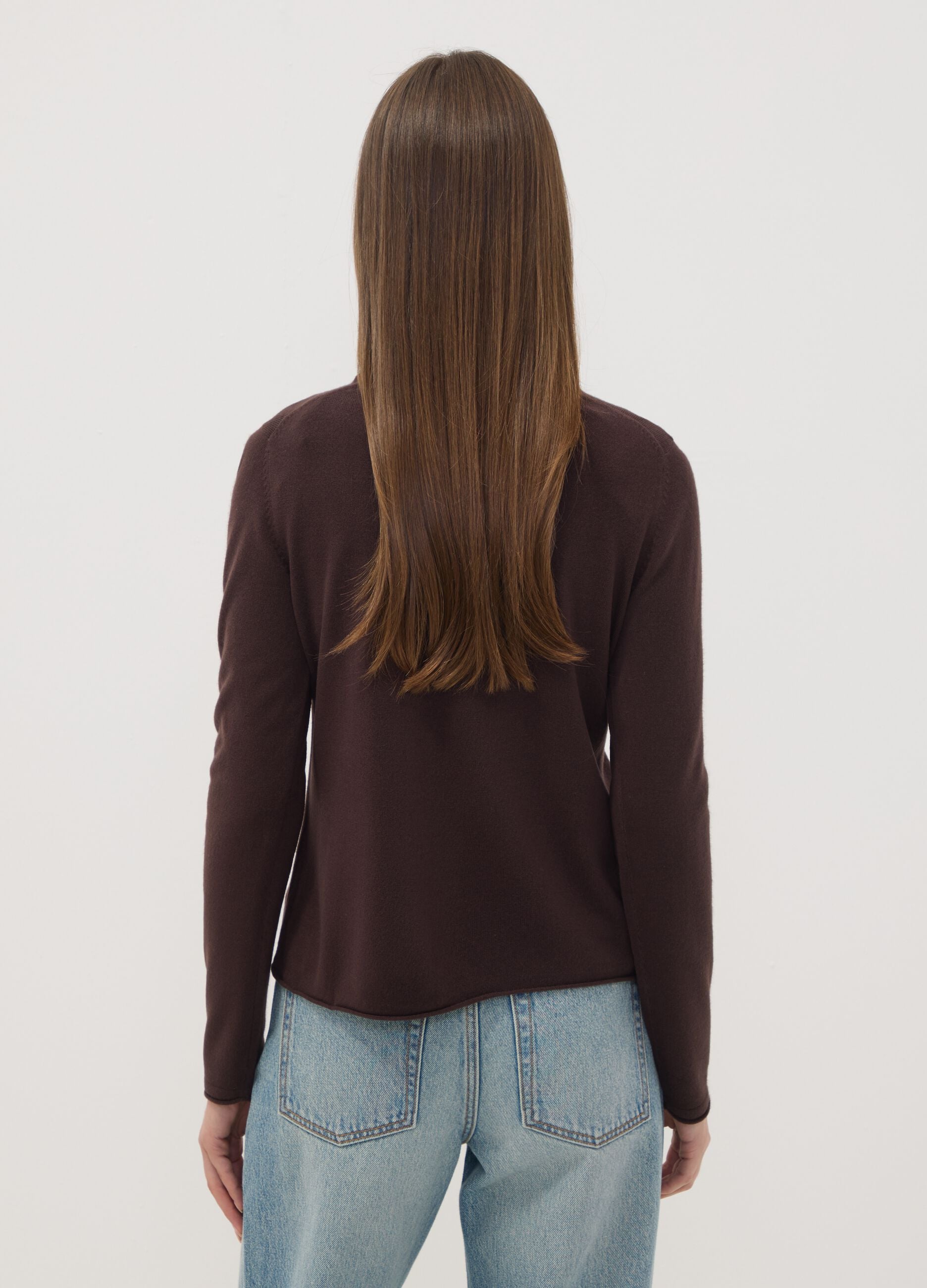 Dark brown fitted crew-neck long-sleeve top