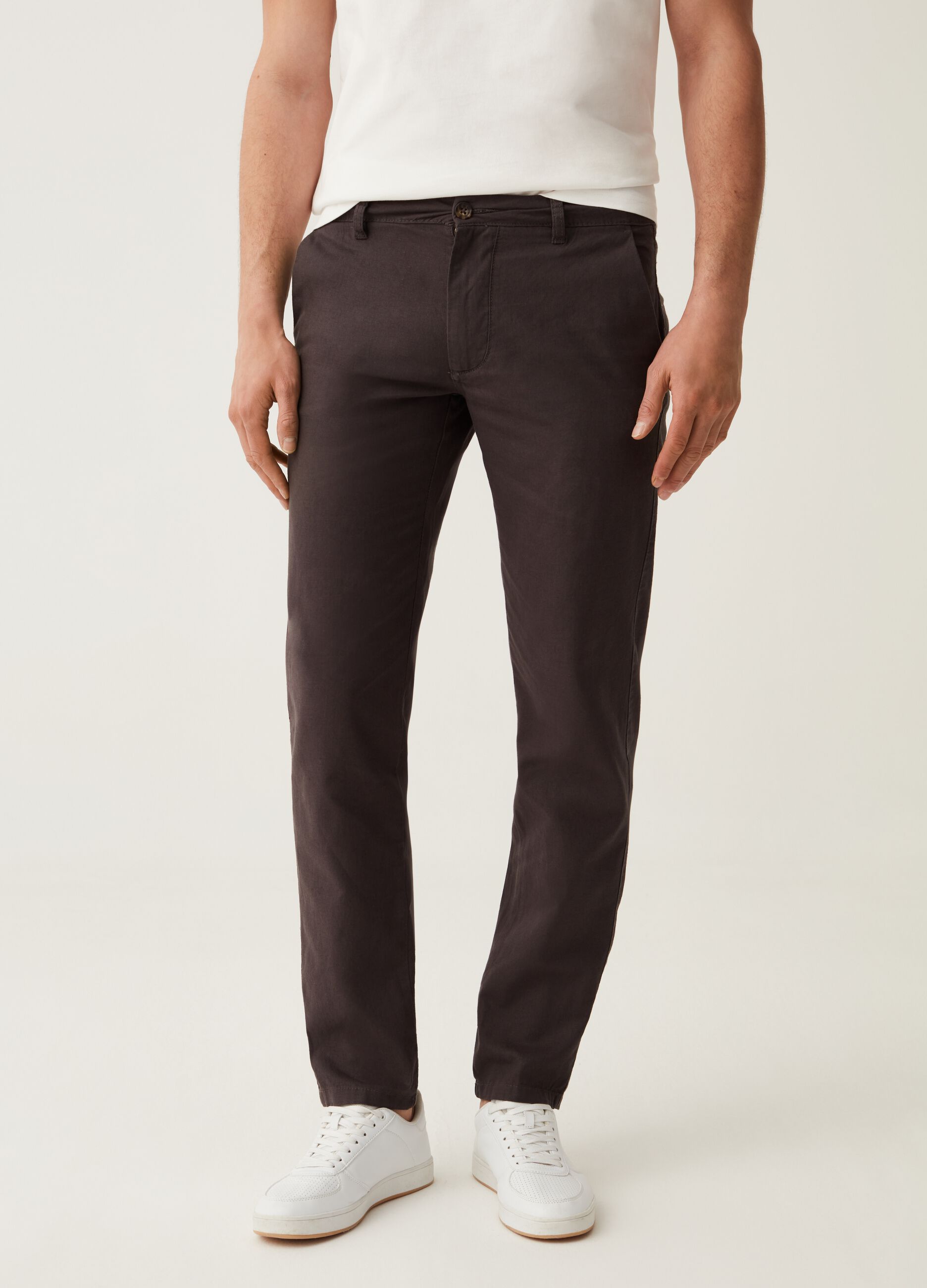 Regular-fit chino trousers in cotton and linen