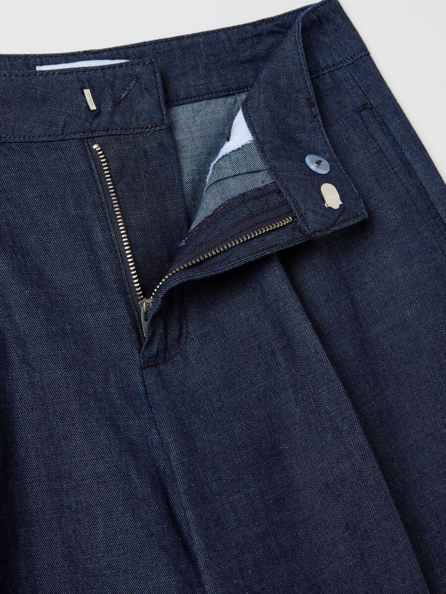 Wide-leg fluid trousers with darts_5