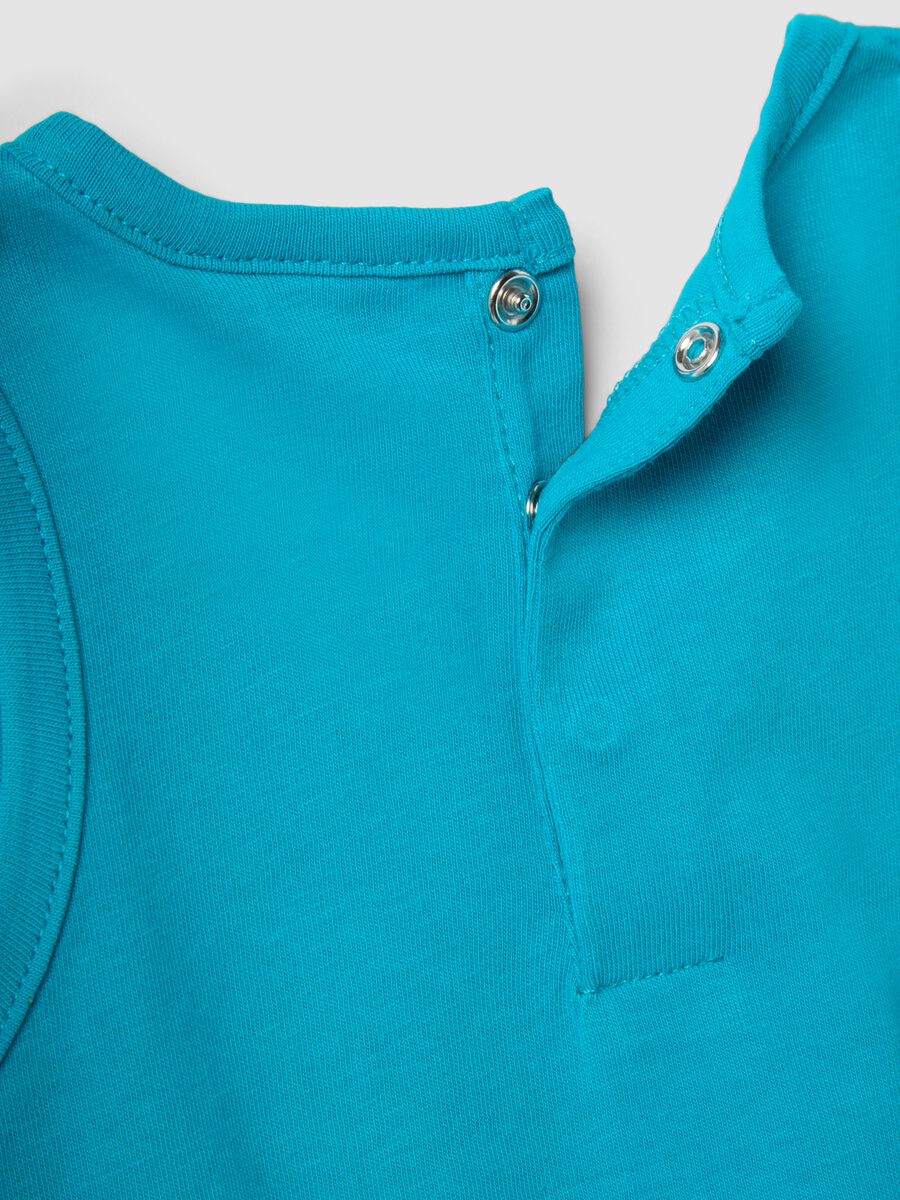 Hellblaues Jungen-Unterhemd aus reiner Baumwolle, Regular Fit, mit Krabben-Prints_3