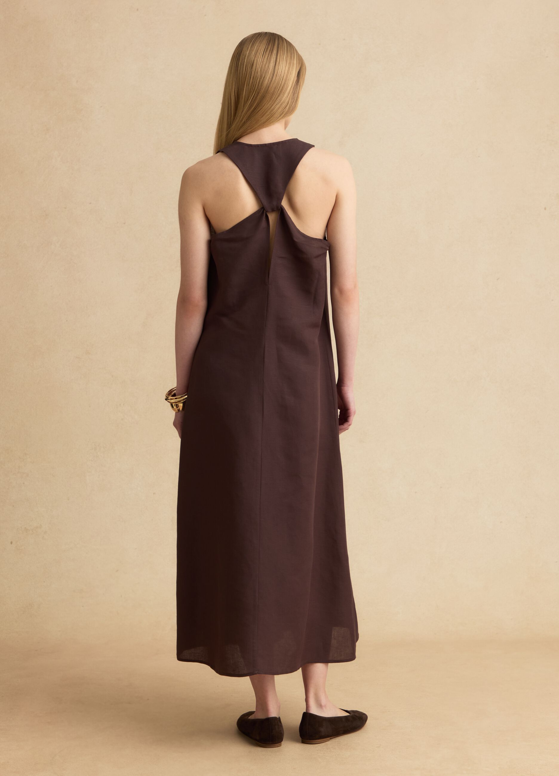 Braunes Kleid aus Leinen-Viskose-Mix mit V-Ausschnitt, Regular Fit