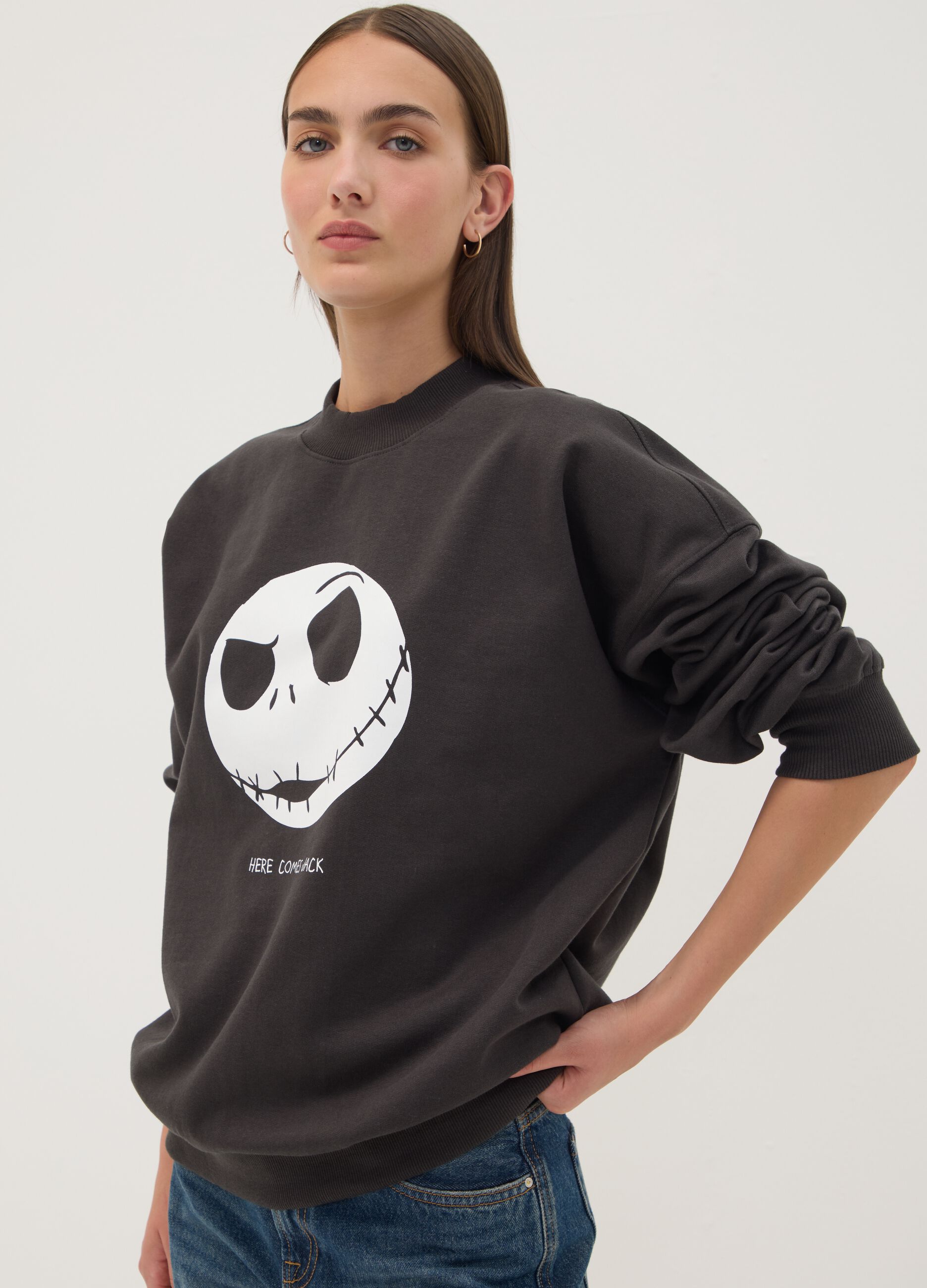Sweatshirt preta em 100% algod&atilde;o com estampado The Nightmare Before Christmas