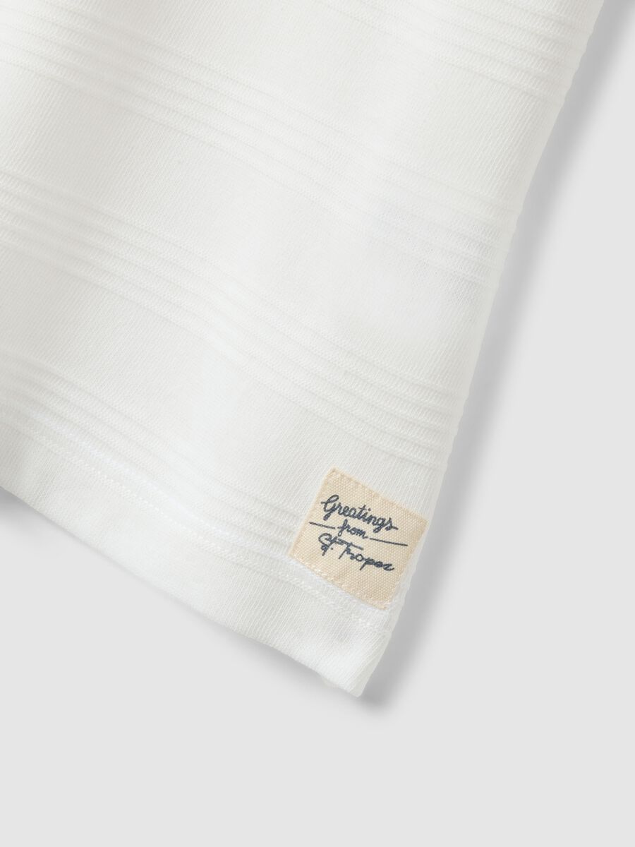 T-shirt in misto cotone bianco da bambino regular fit con righe_2