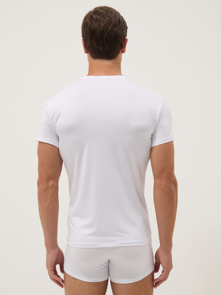 Pack de 2 camisetas blancas de tejido el&aacute;stico_2
