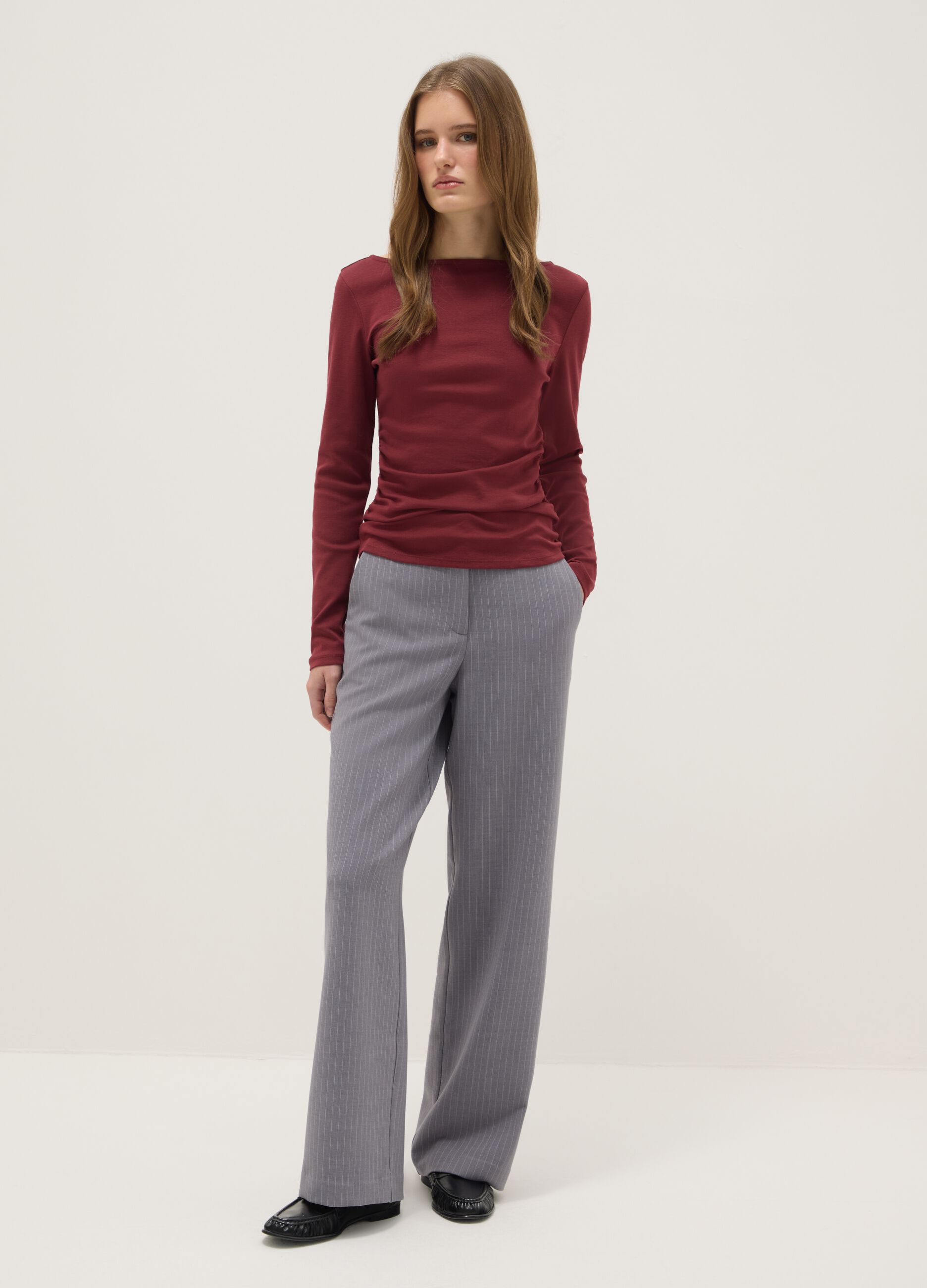 Rotes Langarmshirt aus reiner Baumwolle mit regul&auml;rer Passform