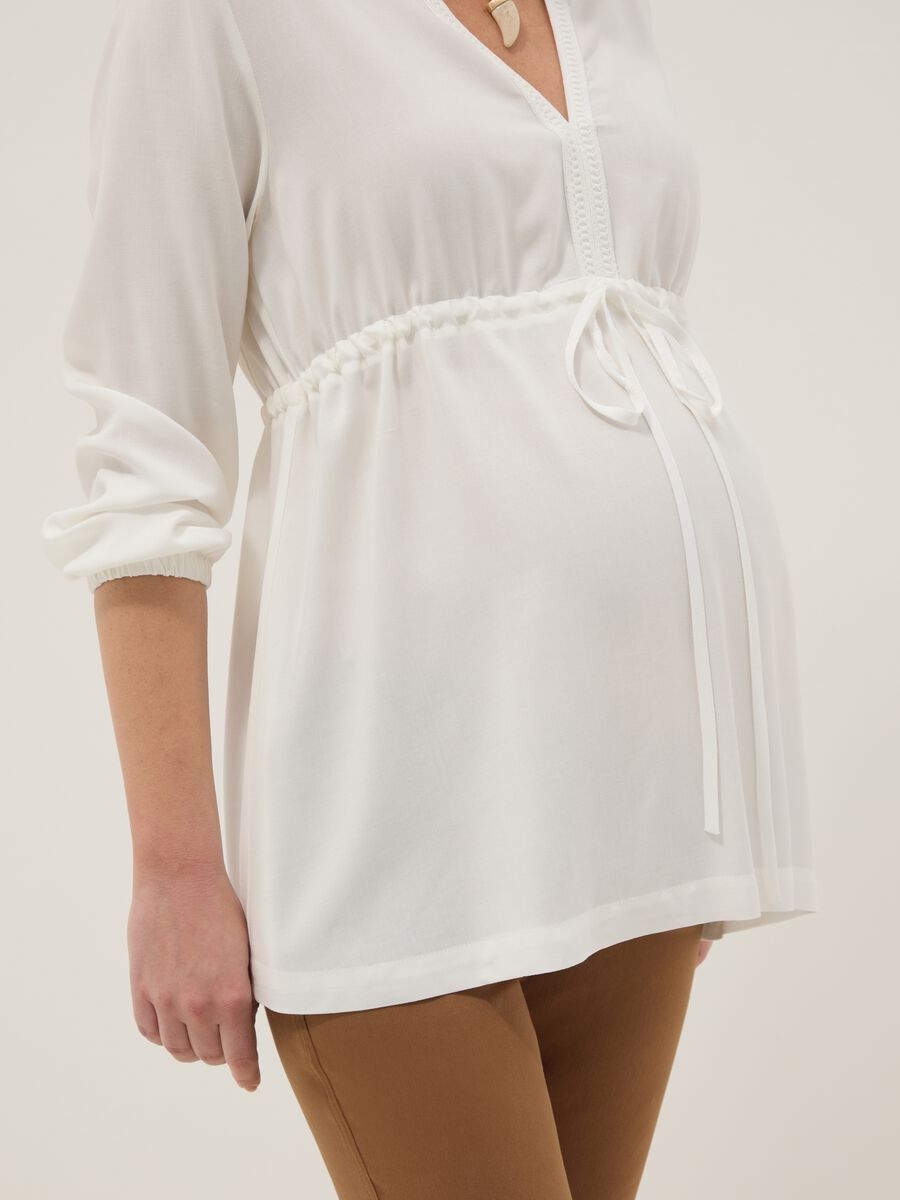 Blusa bianca premaman in pura viscosa con collo alla coreana_3