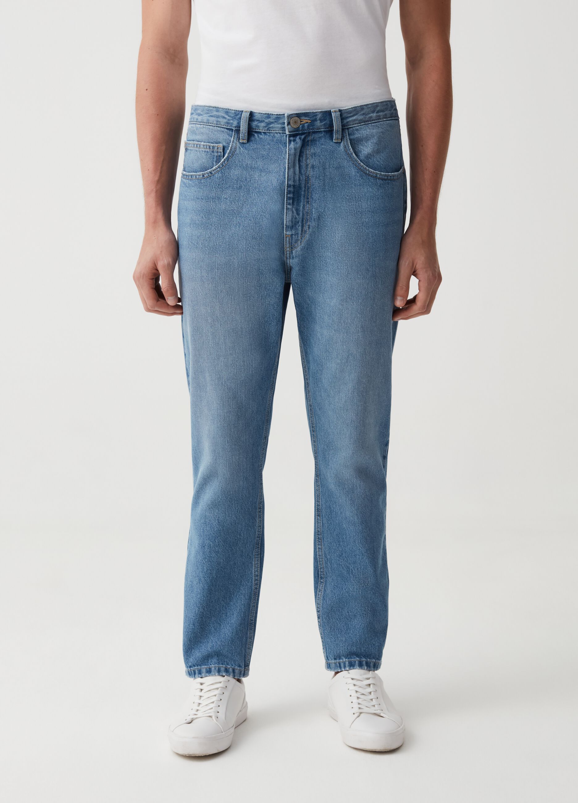 Carrot-fit jeans with fading