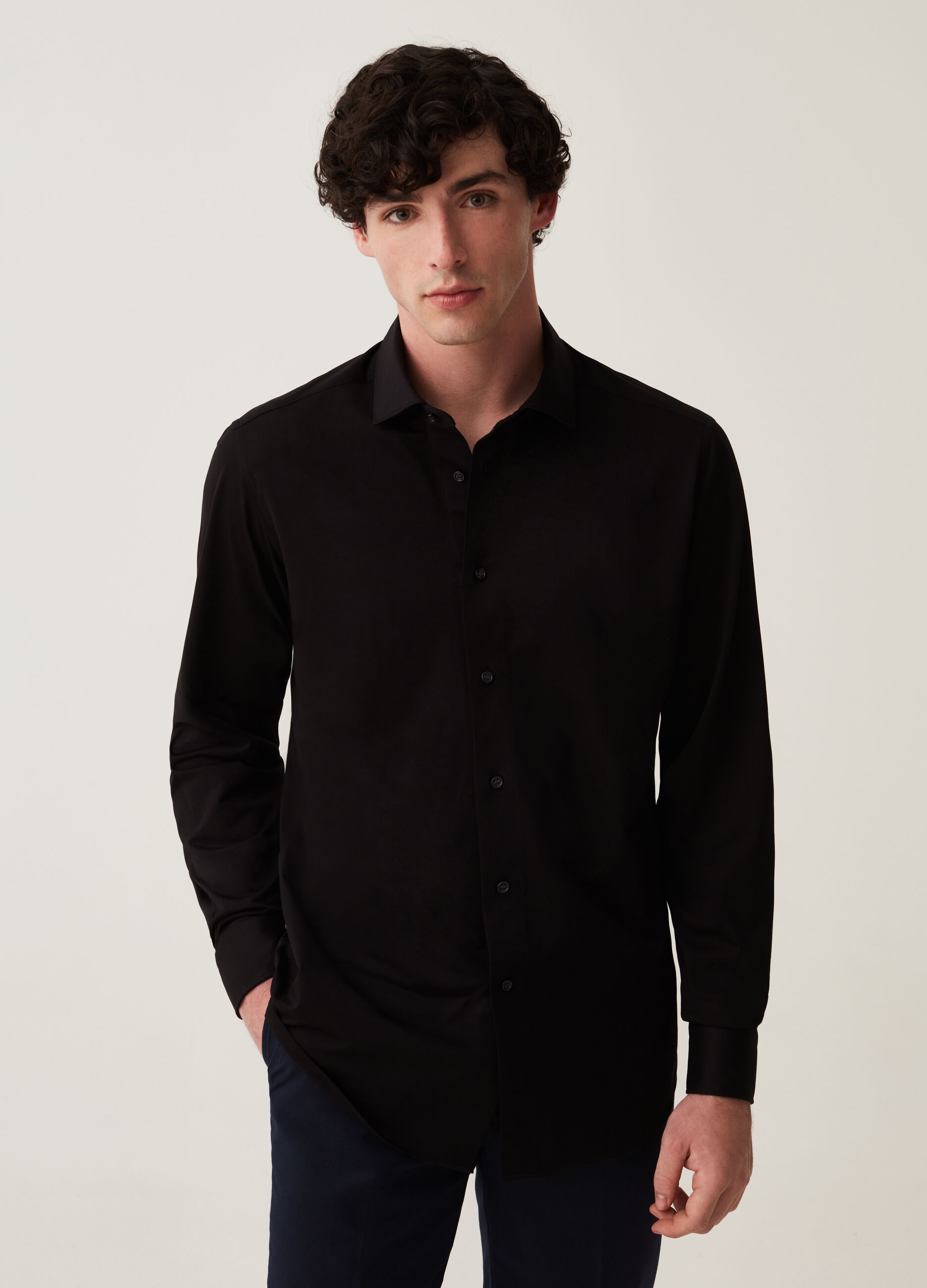 Slim fit travel shirt in solid colour jersey