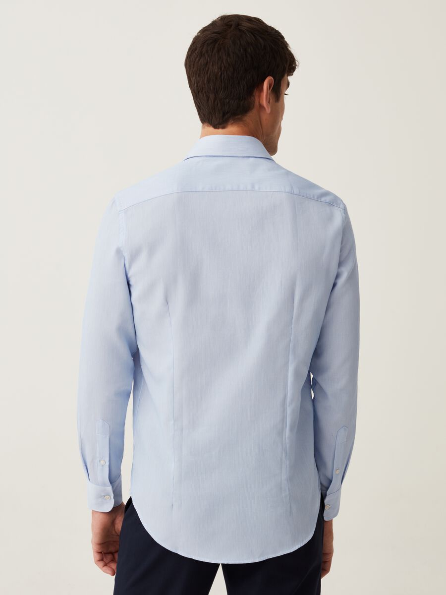 Slim-fit shirt with thin stripes_2