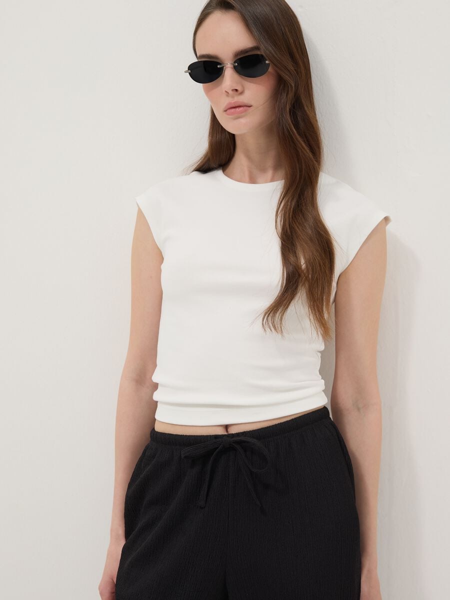 Camiseta ajustada blanca de algod&oacute;n el&aacute;stico_0