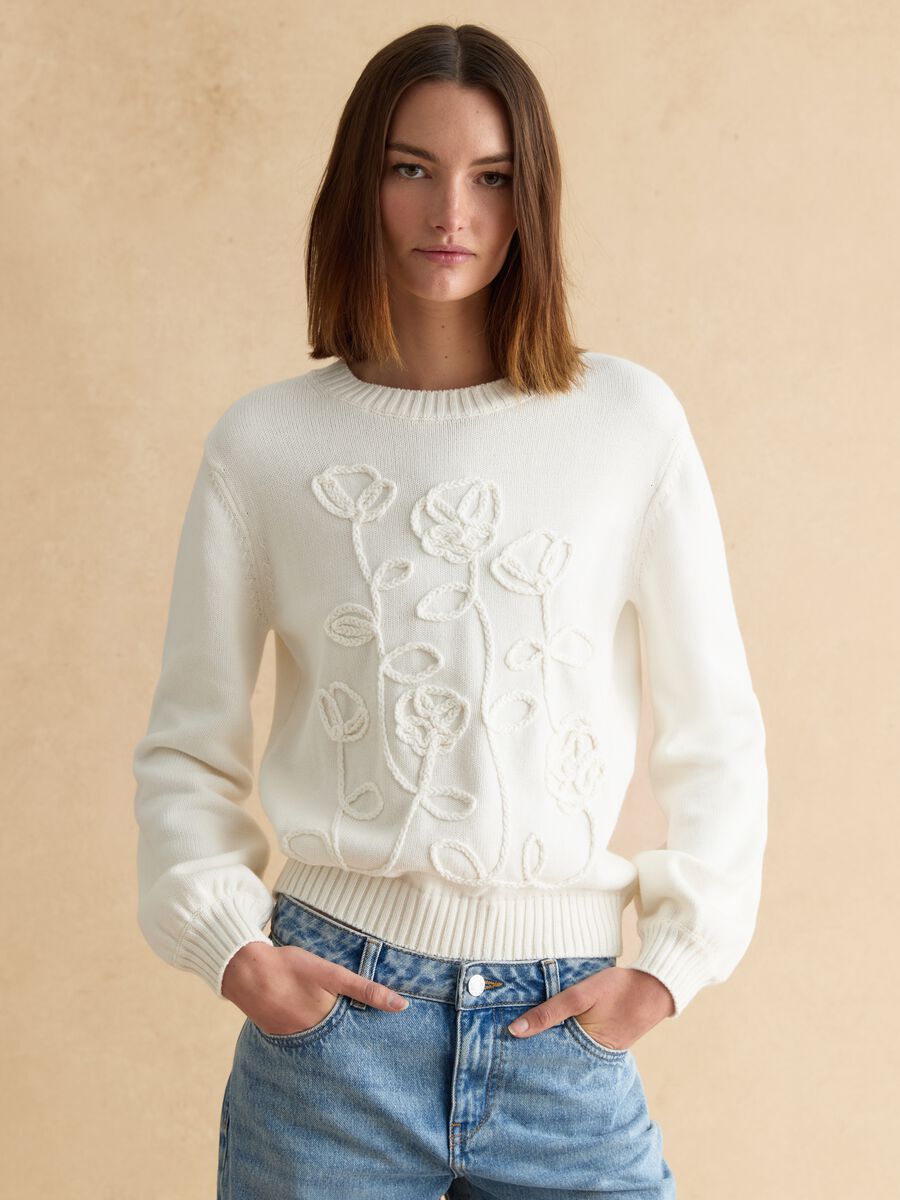 White pure cotton sweater with floral design regular fit_2