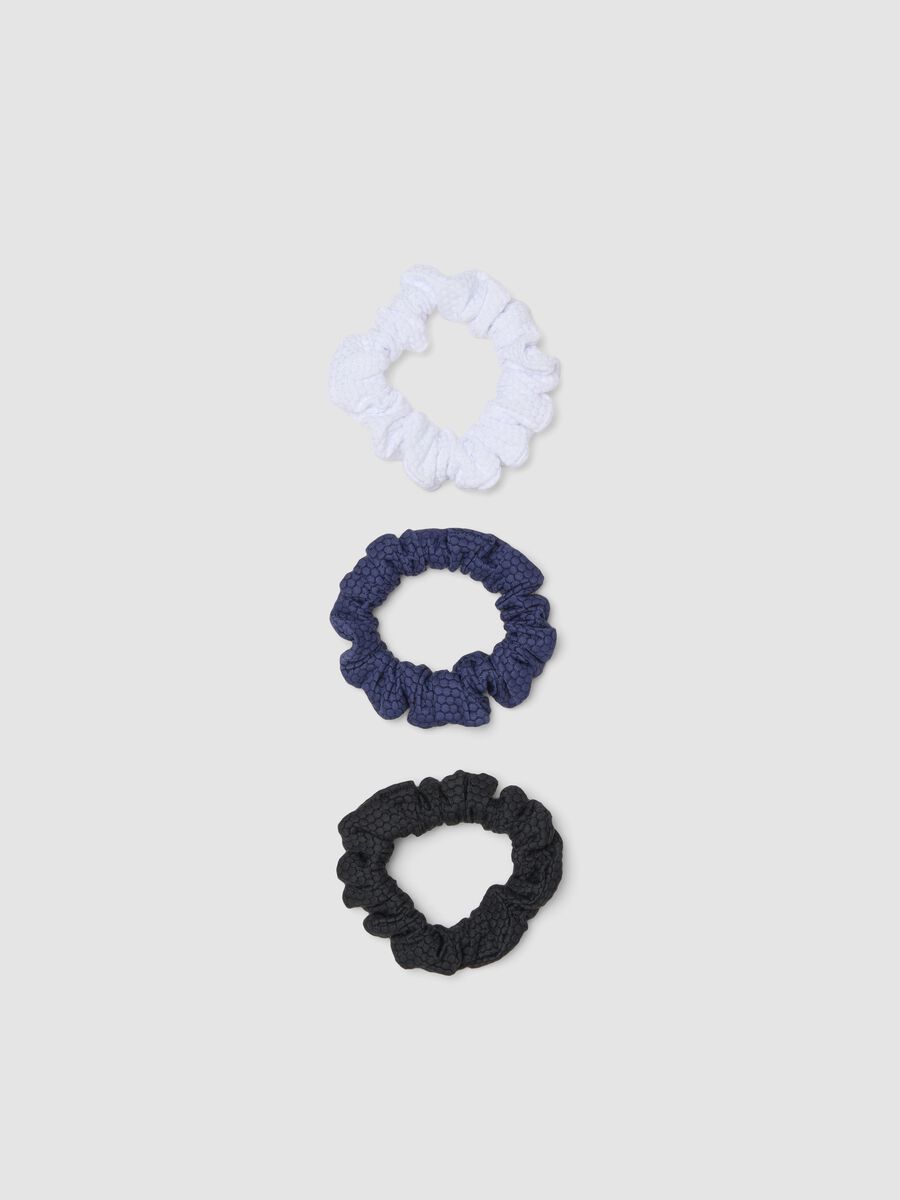 Multicolour Mesh Texture Tripack Scrunchies_0