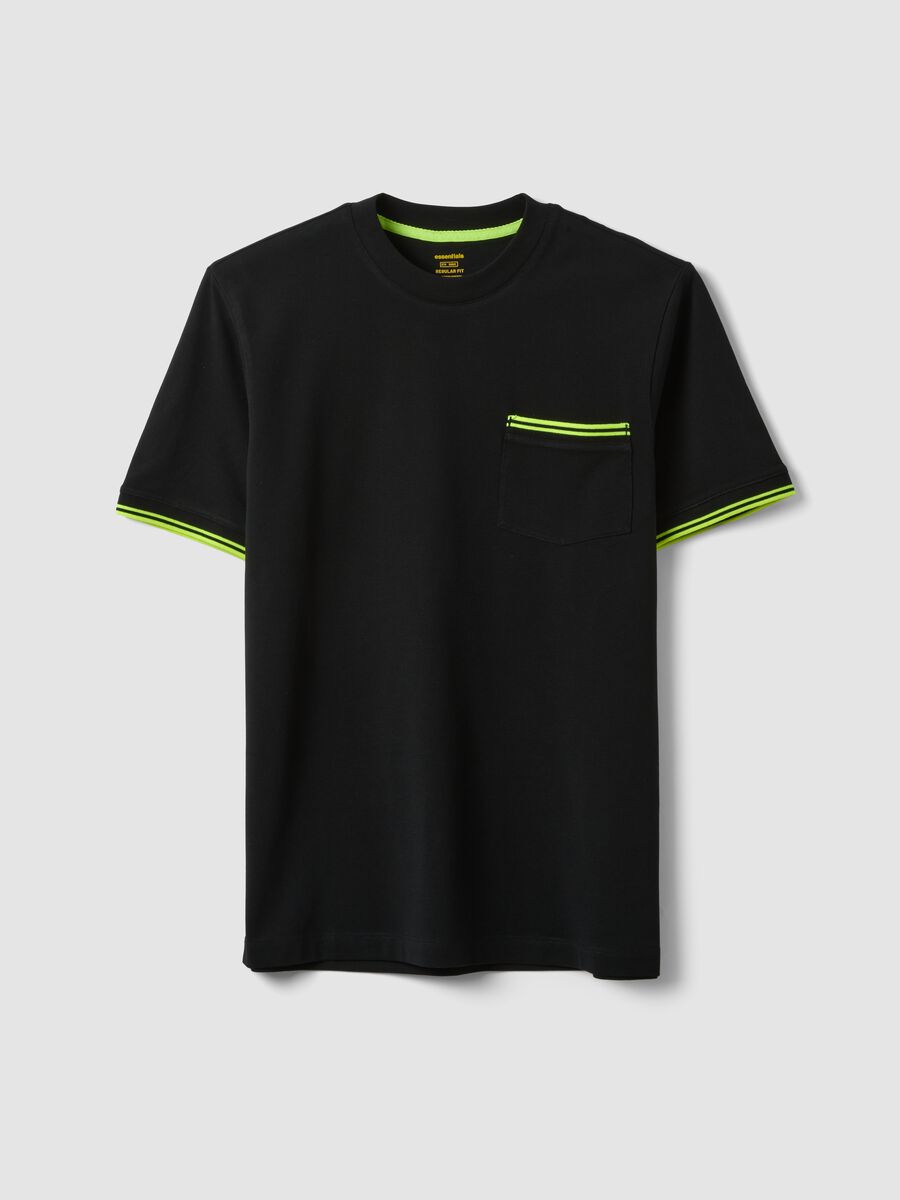 Schwarzes Kurzarm-T-Shirt aus Stretch-Baumwolle mit Brusttasche_4