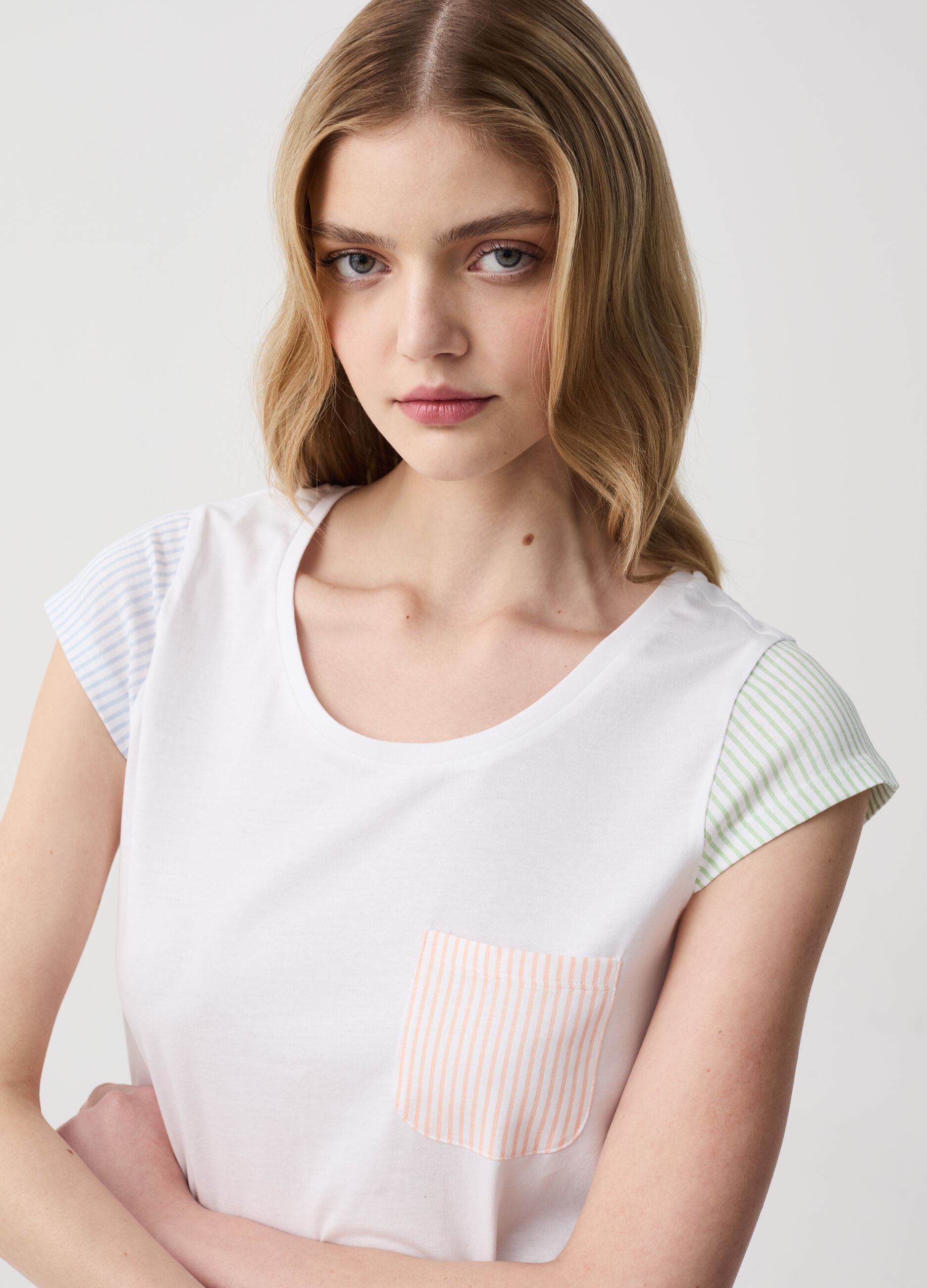 Pyjama top with sleeves and striped pocket