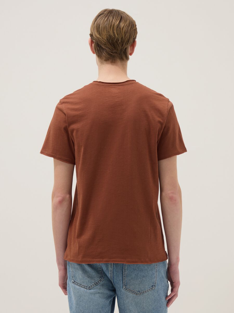 Brown pure cotton regular fit T-shirt with Henley collar_3
