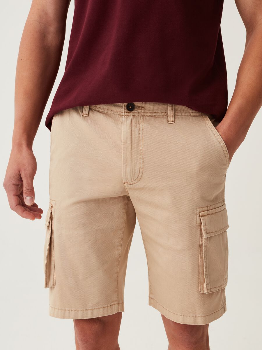 Textured cotton cargo Bermuda shorts_1